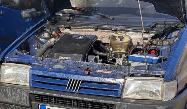 Bolu'da park halindeyken yangın çıkan otomobilde hasar oluştu