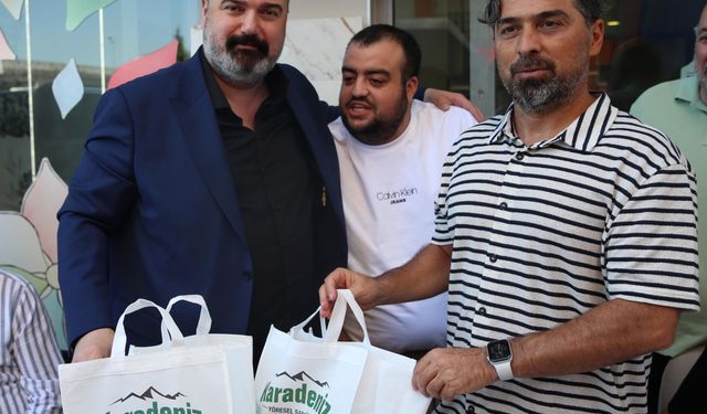 Çaykur Rizespor'da başkan Turgut, teknik heyet ve futbolcular, vatandaşlarla buluştu