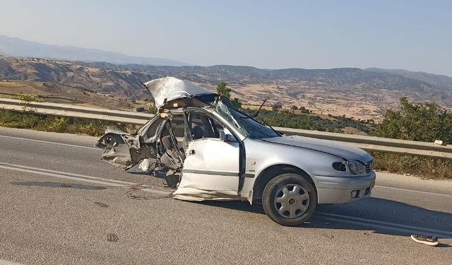 Çorum'da yolcu minibüsü ile otomobil çarpıştı, 11 kişi yaralandı