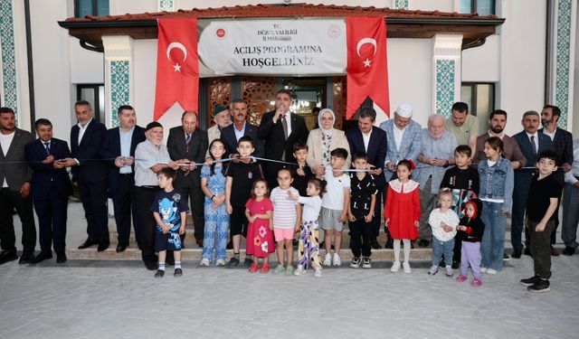 Depremde ağır hasar aldığı için yıkılan cami, yeniden inşa edildi