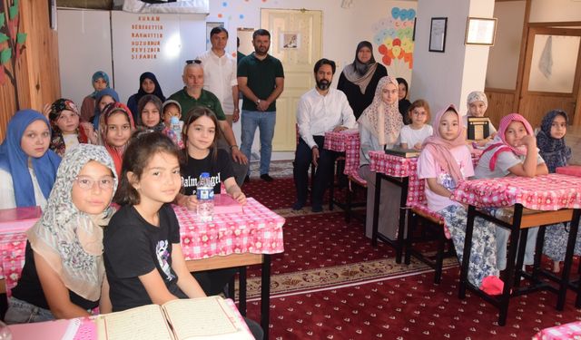Espiye'de öğrencilerine Kur'an-ı Kerim hediye edildi