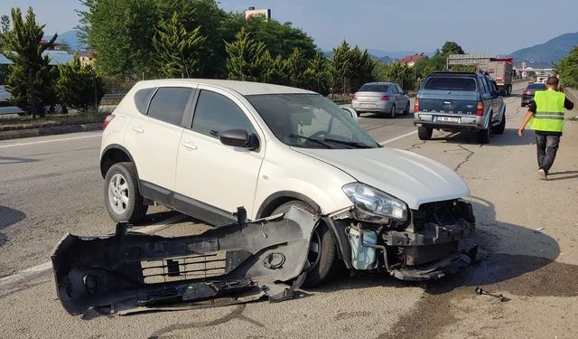 Giresun'da minibüs ile otomobilin çarpıştığı kazada 13 kişi yaralandı