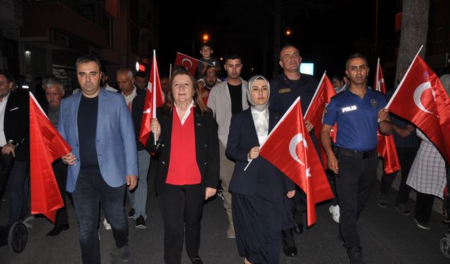Gümüşhacıköy'de 15 Temmuz kortej yürüyüşü yapıldı