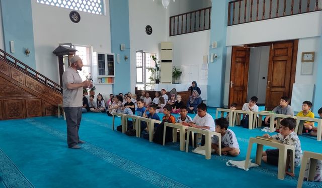 Gümüşhacıköy'de yaz Kur'an kursu öğrencilerine "Bağımlılıkla mücadele" semineri