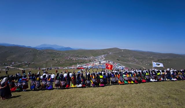 Gümüşhane'nin 1800 rakımlı yaylasında "Kadırga Otçu Şenliği" düzenlendi