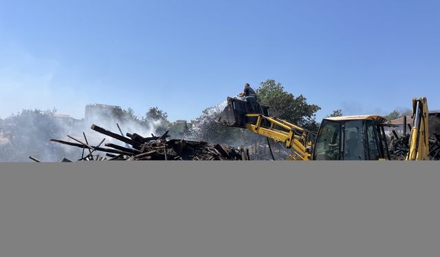 GÜNCELLEME - Amasya'da kereste deposunda çıkan yangın söndürüldü