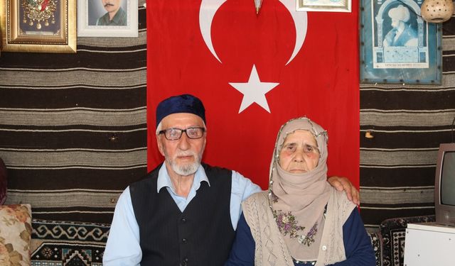 Gürel çifti, karşılıklı hoşgörü ve sevgi ile evliliklerinde 60 yılı geride bıraktı