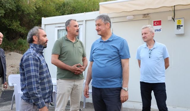 Karabük Valisi Yavuz'dan orman yangınında evleri zarar görenlere ziyaret