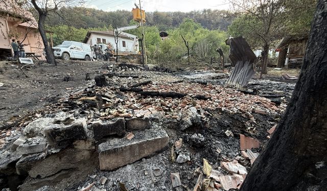 Karabük'teki orman yangınında evleri zarar gören ailelere konteyner evler teslim edildi