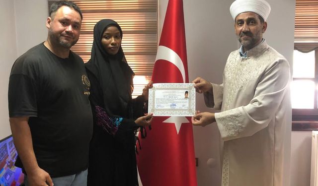 Kongolu kadın Bolu'da İslamiyet'i seçti