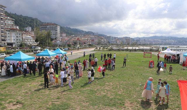 Rize'de "Koruyucu Aile Şenliği" düzenlendi