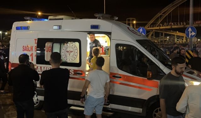 Rize'de minibüs ile hafif ticari aracın çarpıştığı kazada 10 kişi yaralandı