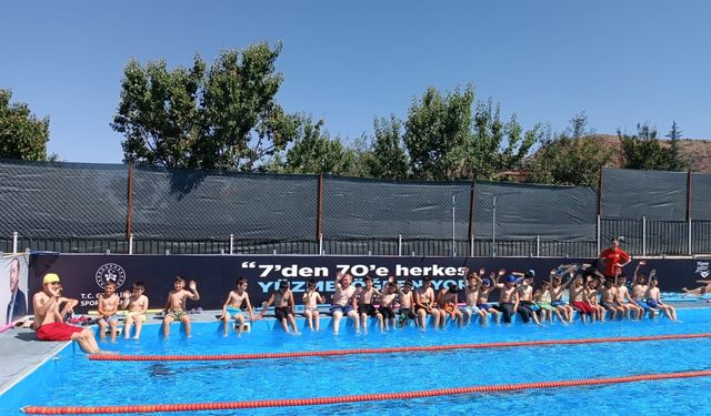 Uğurludağ'da portatif yüzme havuzu açıldı