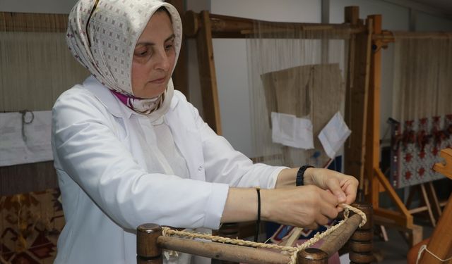 Üniversiteyi 47 yaşında bitirerek geleneksel el sanatlarında usta öğretici oldu