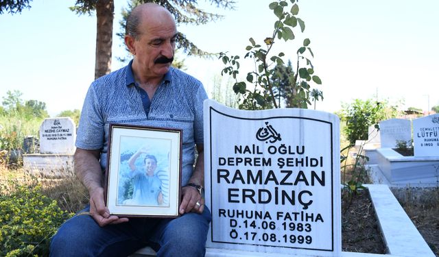 Aradan geçen yıllar depremde yitirdiği oğluna özlemini artırıyor