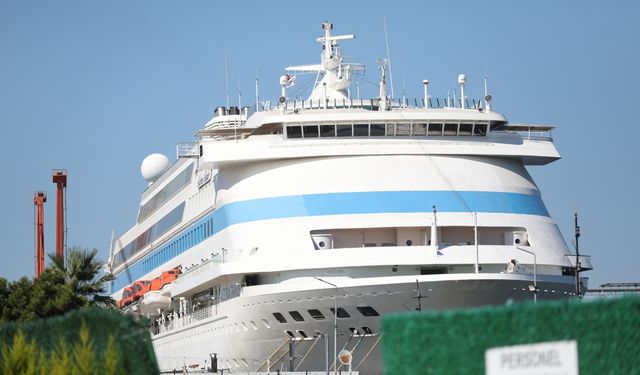 Astoria Grande kruvaziyeri 994 yolcusuyla Samsun Limanı'na demirledi