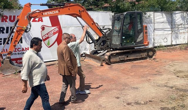 Boluspor Kulüp Başkanı Bayrak, Bolu Atatürk Stadı'ndaki çalışmaları inceledi