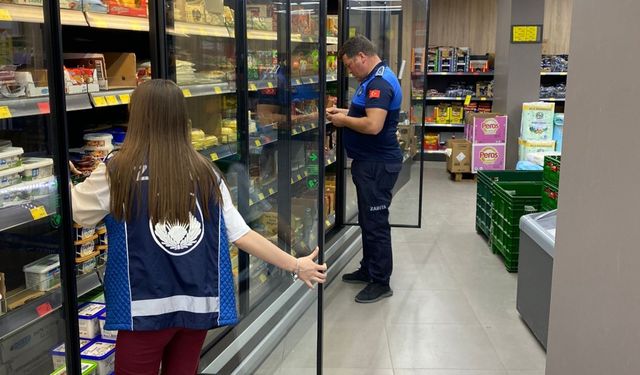 Çorum'da 3 markette ele geçirilen 424 son kullanma tarihi geçmiş ürüne el konuldu