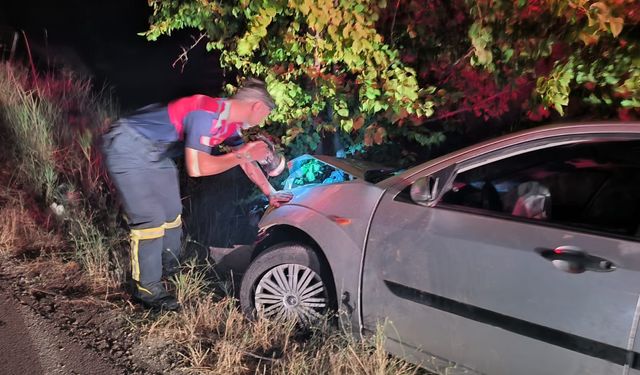 Çorum'da devrilen otomobildeki 2 kişi yaralandı