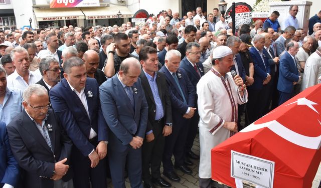 Eski Bayındırlık ve İskan Bakanı Demir'in cenazesi Trabzon'da toprağa verildi
