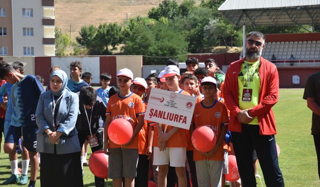 Gümüşhane'de '2025 Aile Yılı Tek Yürek Futbol Turnuvası' başladı