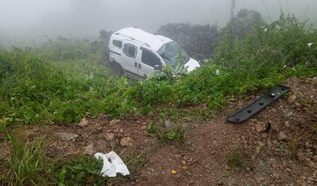 Gümüşhane'de köprülü kavşaktan düşen hafif ticari araçtaki 5 kişi yaralandı
