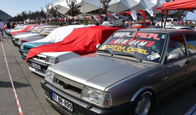 Modifiye araç tutkunları Trabzon'da düzenlenen festivalde bir araya geldi