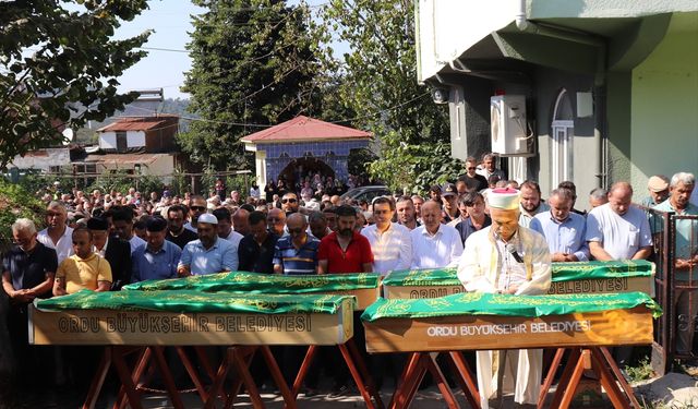 Ordu'da tarım aracının şarampole devrildiği kazada ölen 4 kişinin cenazeleri defnedildi
