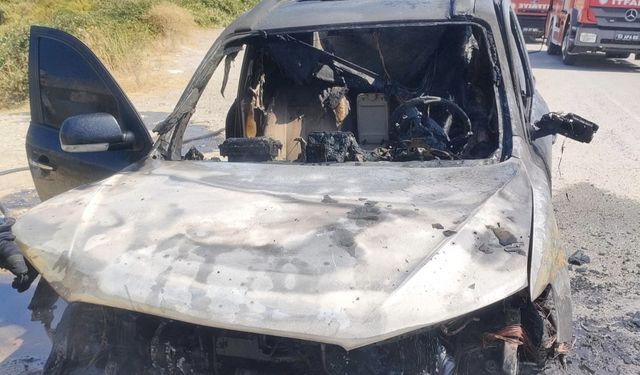 Samsun'da alev alan otomobil kullanılamaz hale geldi