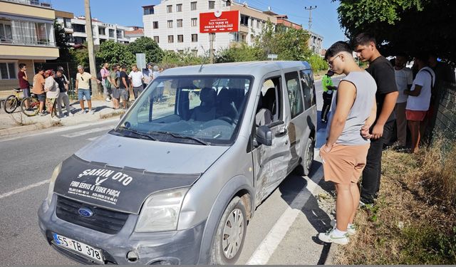 Samsun'da hafif ticari araç ile motosikletin çarpışması sonucu 2 kişi yaralandı