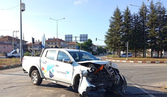 Samsun'da pikapla otomobilin çarpıştığı kazada 4 kişi yaralandı