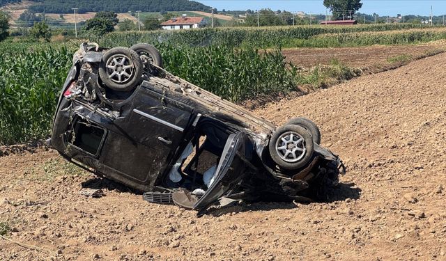 Samsun’da tarlaya devrilen hafif ticari aracın sürücüsü yaralandı
