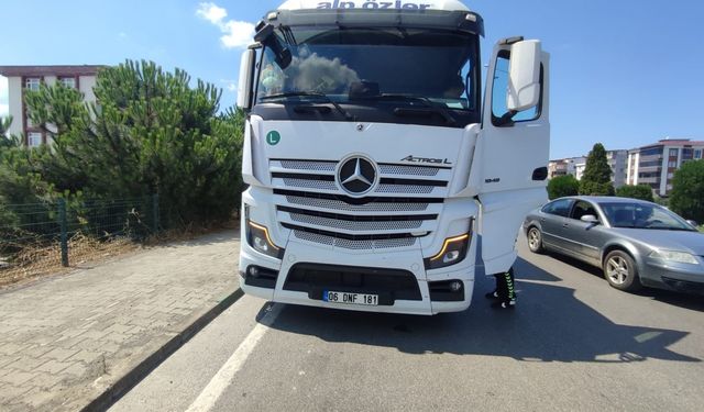 Samsun'da tırla çarpışan otomobilin sürücüsü yaralandı