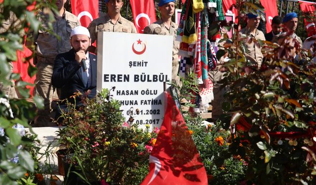 Şehit Eren Bülbül, şehadetinin 8. yılında mezarı başında anıldı