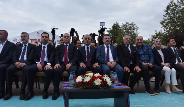 Ulaştırma ve Altyapı Bakanı Uraloğlu, Trabzon Günleri'nin açılışına katıldı