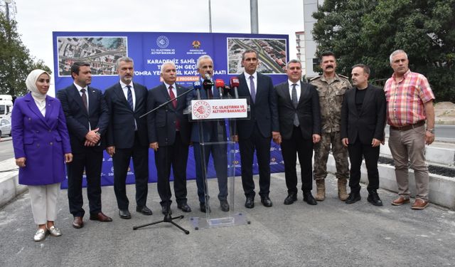 Ulaştırma ve Altyapı Bakanı Uraloğlu, Yomra Yeni Nesil Kavşak inşaatında incelemelerde bulundu
