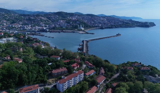 "KİBİR VE KAPRİSİ BIRAKIP HİZMET ÜRET"