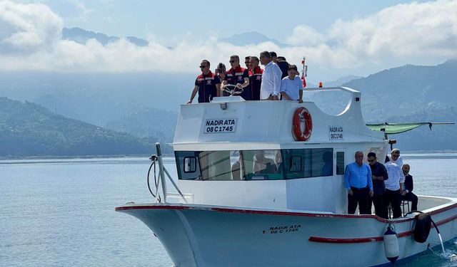 Artvin Valisi Ergün, balıkçılarla denize açıldı