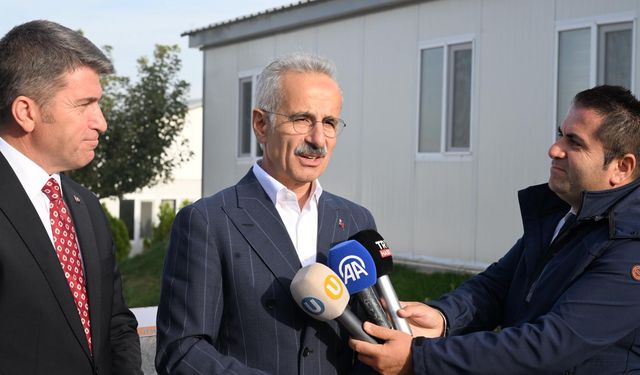 Bakan Uraloğlu, Çorum-Mecitözü-Amasya kara yolu şantiyesinde incelemede bulundu