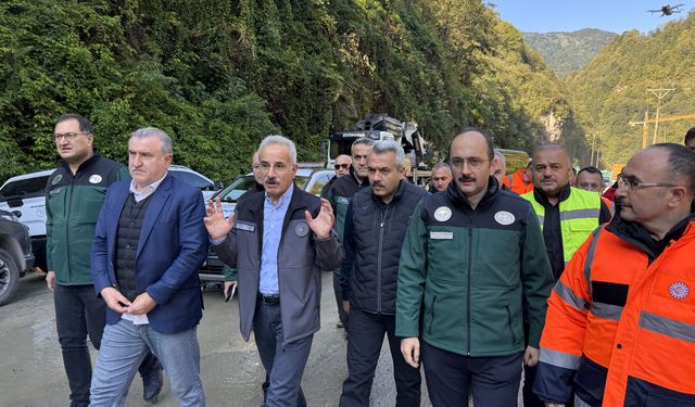 Bakanlar Uraloğlu ve Bak, Çamlıhemşin-Ayder Yaylası yolunda devam eden çalışmaları inceledi