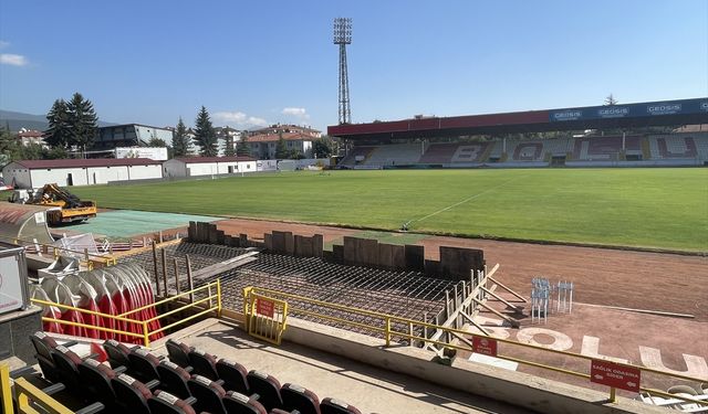 Bolu Atatürk Stadı'nda çalışmalar sürüyor