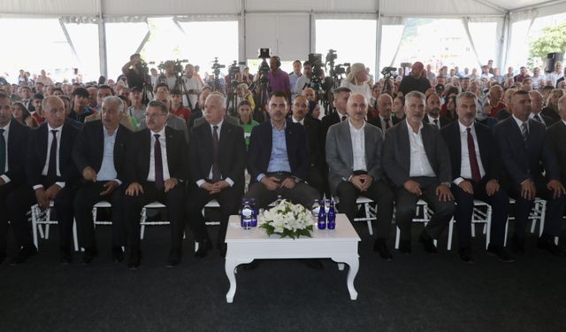 Çevre, Şehircilik ve İklim Değişikliği Bakanı Kurum, Çarşıbaşı Millet Bahçesi'nin açılışında konuştu: