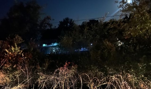 Çorum'da yol kenarında çıkan yangın söndürüldü