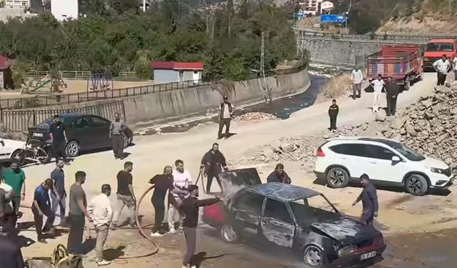 Gümüşhane'de park halindeki otomobil yandı