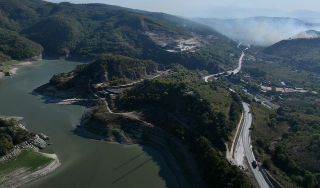 GÜNCELLEME - Düzce'de çıkan orman yangınına müdahale ediliyor
