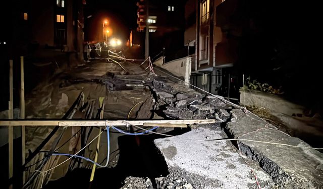 YOL ÇÖKTÜ...