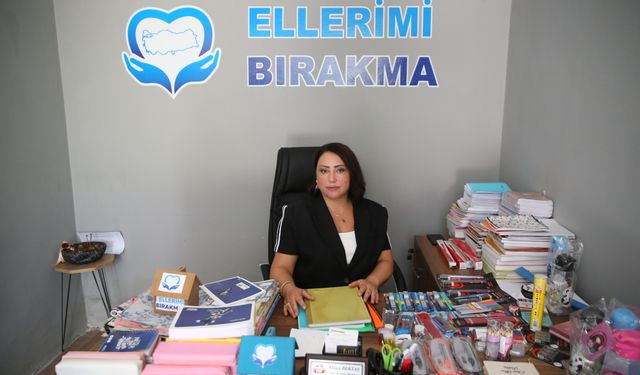 Ordu'da muhtardan ihtiyaç sahibi ailelerin çocuklarına kırtasiye desteği