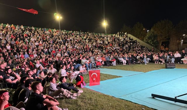 Sakarya, Karabük ve Düzce'de Türkiye-Almanya EuroBasket 2025 finali dev ekrandan izlendi