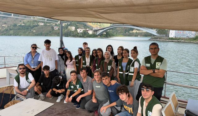 Samsun Yeşilay Şubesi 26 gönüllü öğrenciyle Ayvacık gezisi düzenledi