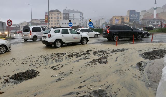 Trabzon'da sağanak hayatı olumsuz etkiledi